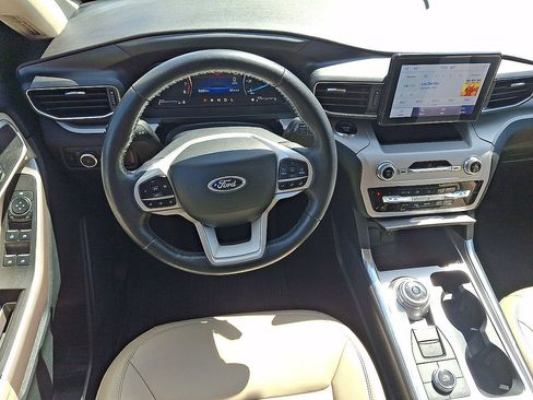 Used 2023 Ford Explorer XLT w/ Equipment Group 202A AWD/4WD image 50