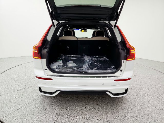New 2026 Volvo XC60 B5 Plus w/ Protection Package Premier AWD/4WD image 19