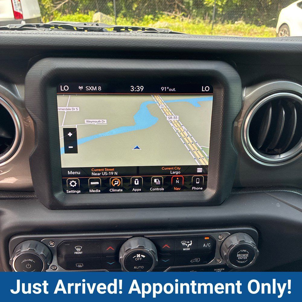 Used 2018 Jeep Wrangler Unlimited Sahara AWD/4WD image 11