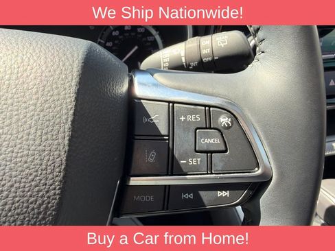 Used 2021 Toyota Highlander XLE AWD/4WD image 16