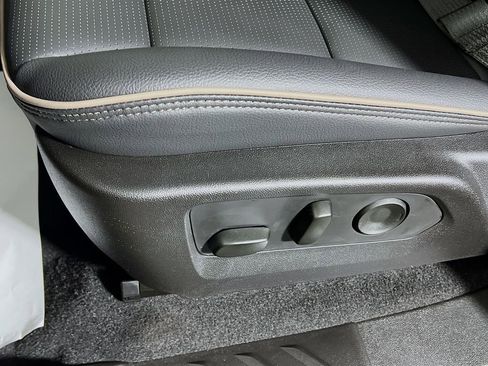 New 2026 GMC Canyon Denali image 16