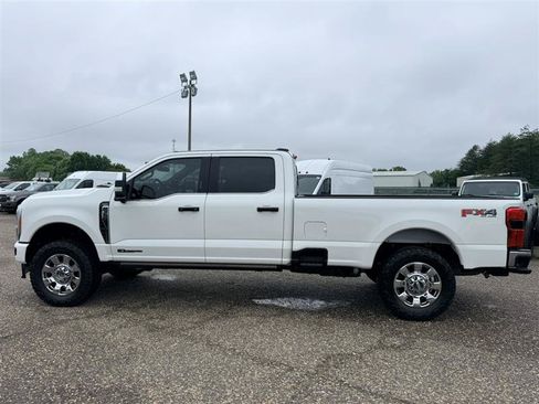 Used 2023 Ford F350 Lariat w/ Lariat Ultimate Package AWD/4WD image 8
