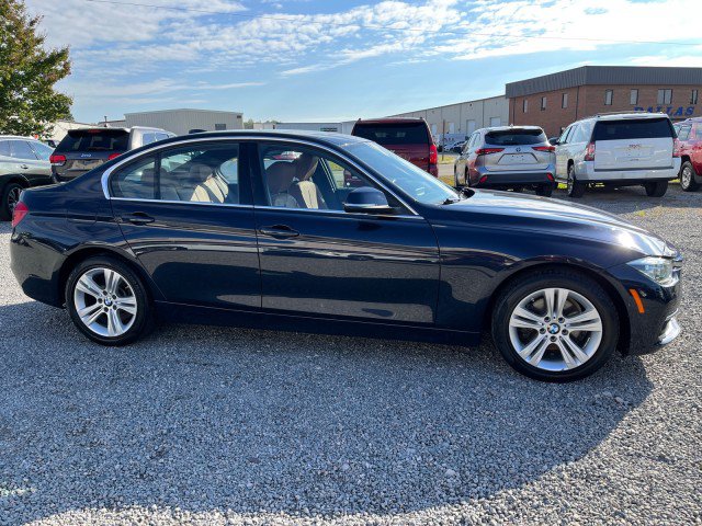 Used 2017 BMW 330i xDrive Sedan AWD/4WD image 5