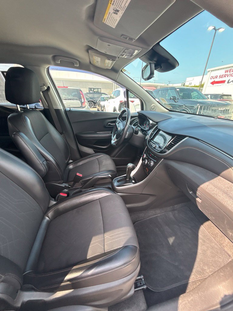 Used 2019 Chevrolet Trax LT w/ LT Convenience Package FWD image 23