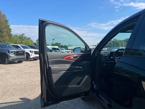 Used 2026 Chevrolet Traverse Z71 w/ LPO, Floor Liner Package AWD/4WD image 19