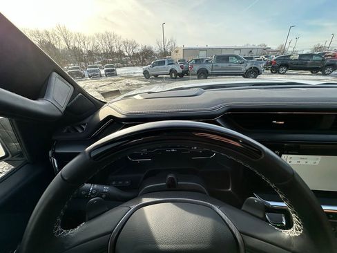 Used 2025 GMC Sierra 1500 Denali Ultimate image 11