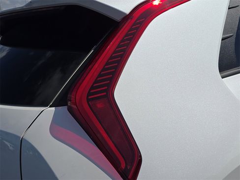 New 2025 Kia Niro EX w/ EX Cold Weather Package image 11