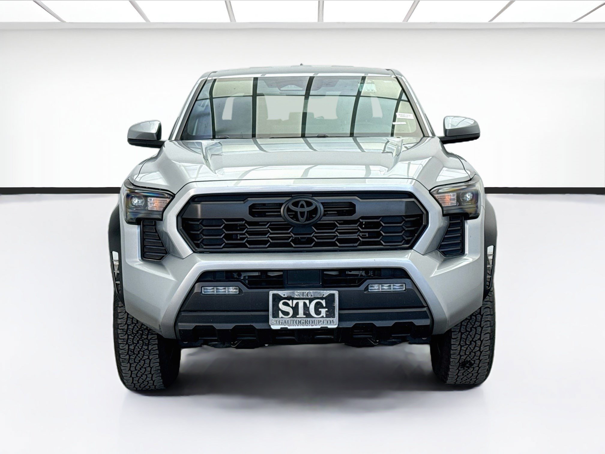 Used 2025 Toyota Tacoma TRD Off-Road AWD/4WD image 2