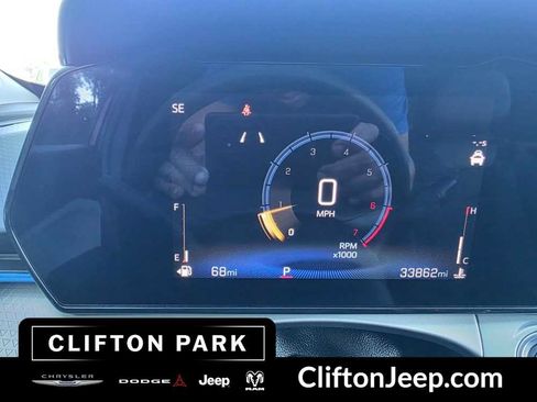 Used 2025 Chevrolet Trax LT FWD image 24