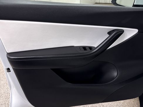 Used 2021 Tesla Model Y Performance image 3