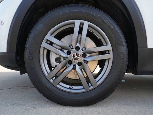 Used 2025 Mercedes-Benz GLB 250 4MATIC image 13