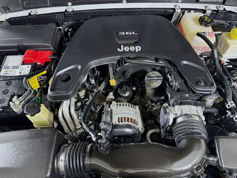 Used 2021 Jeep Gladiator Sport image 39