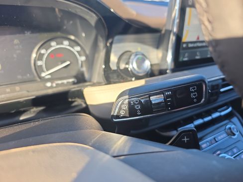 Used 2022 Lincoln Corsair AWD w/ Equipment Group 101A image 35