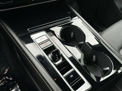 Used 2024 Volkswagen Atlas SE image 26