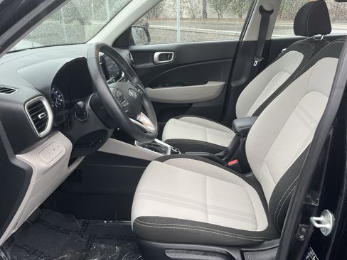 Certified 2022 Hyundai Venue SEL image 10