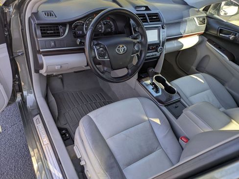 Used 2014 Toyota Camry XLE image 9