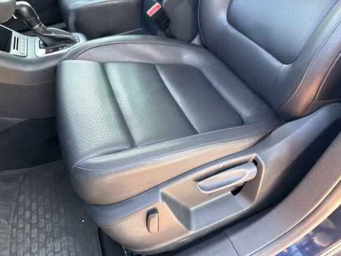 Used 2012 Volkswagen Tiguan LE FWD image 21