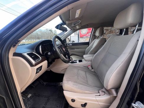 Used 2016 Jeep Grand Cherokee Laredo w/ Quick Order Package 23E image 16