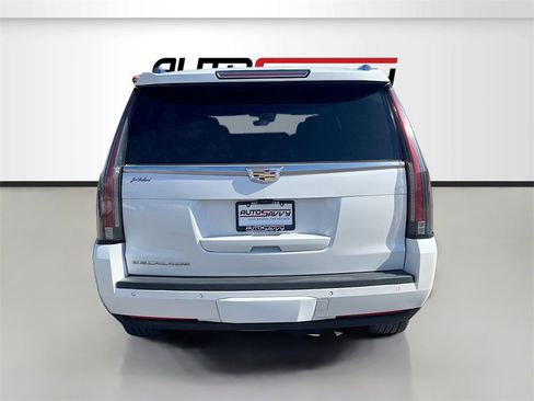 Used 2020 Cadillac Escalade Luxury image 6