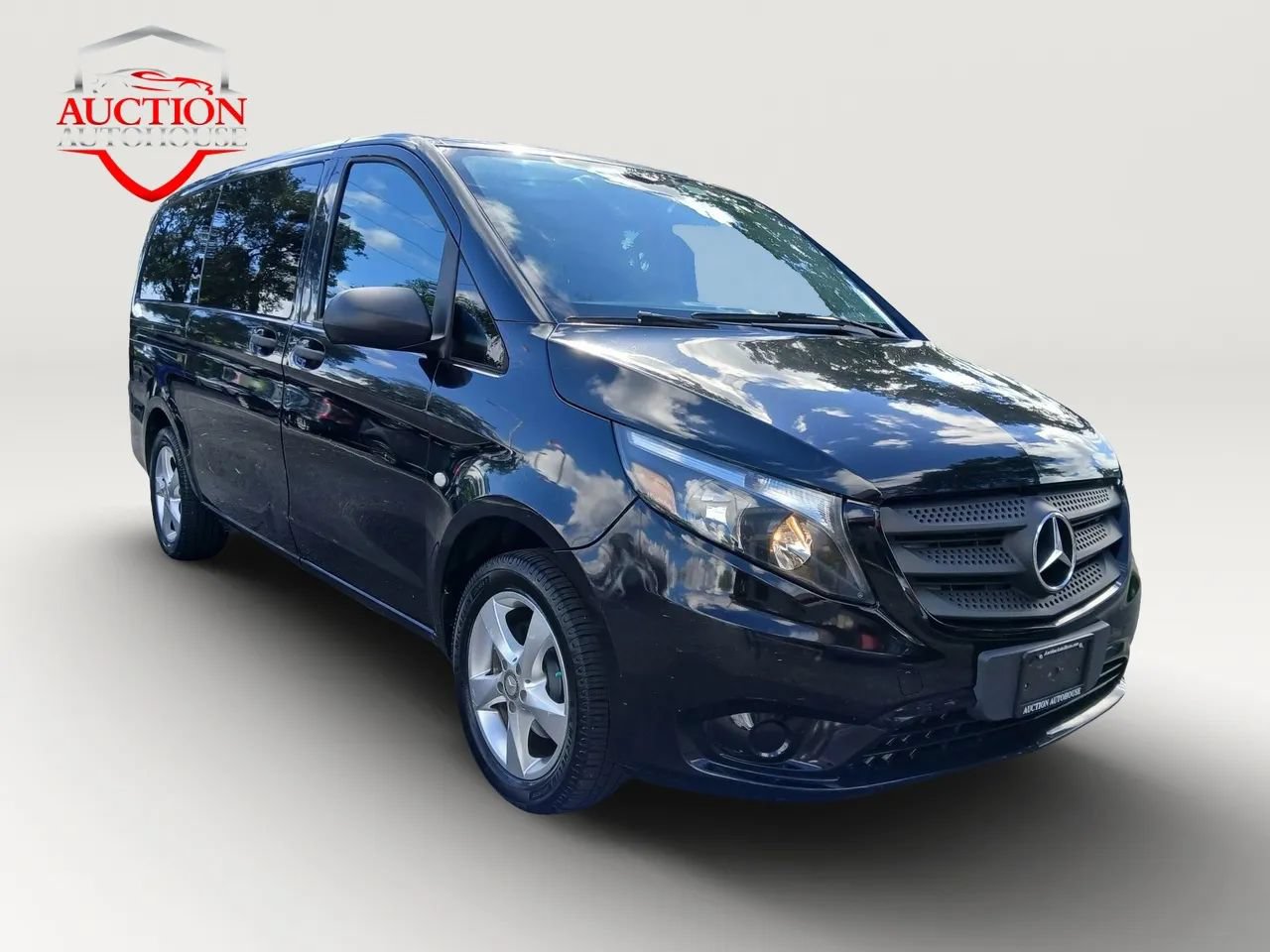 Used 2017 Mercedes-Benz Metris Passenger image 3