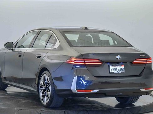 Used 2025 BMW 530i w/ Premium Package image 2