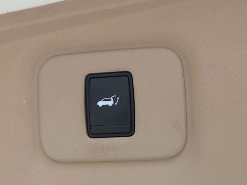 Used 2020 Nissan Pathfinder Platinum FWD image 36