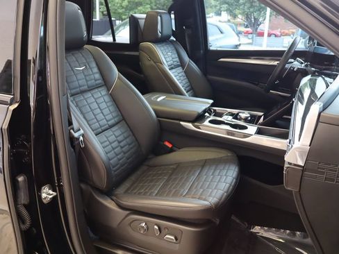 Used 2025 Cadillac Escalade V w/ LPO, ONYX Package AWD/4WD image 31
