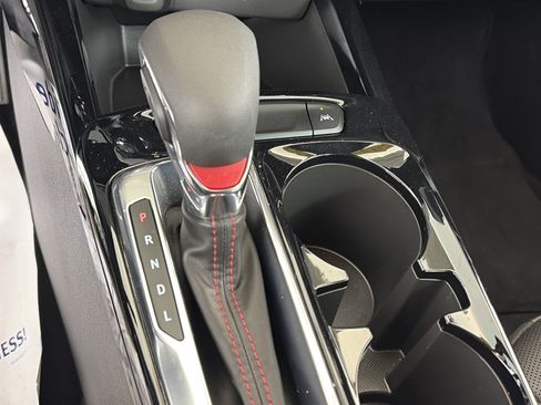 Used 2024 Chevrolet Trax RS image 25