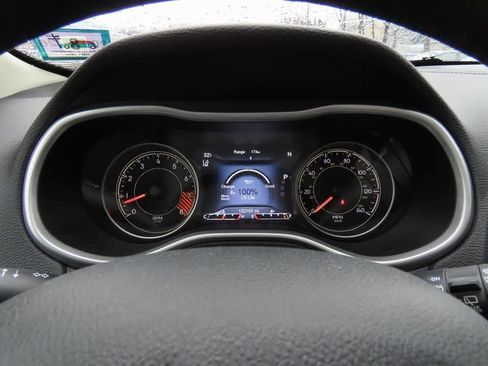 Used 2014 Jeep Cherokee Limited w/ Technology Group image 28