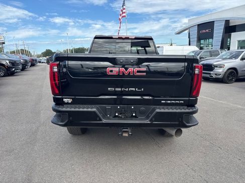 Used 2024 GMC Sierra 3500 Denali image 4
