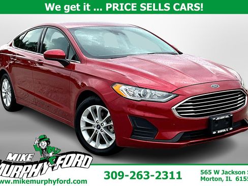 Used 2020 Ford Fusion SE image 1
