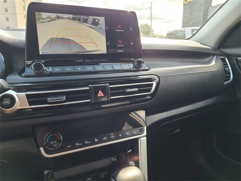 Used 2021 Kia Seltos SX w/ SX Sunroof Package image 29
