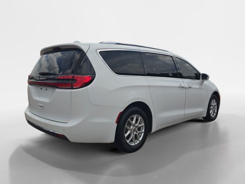 Used 2021 Chrysler Pacifica Touring-L FWD image 3