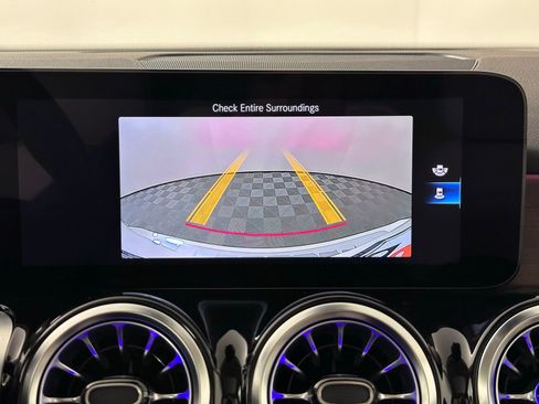 Used 2022 Mercedes-Benz GLB 250 4MATIC image 41