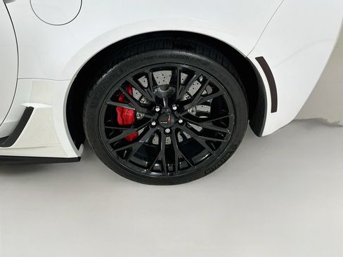 Used 2016 Chevrolet Corvette Z06 w/ Z07 Performance Package RWD image 28