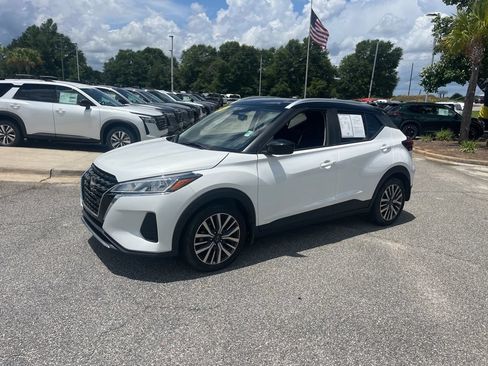 Used 2024 Nissan Kicks SV FWD image 3