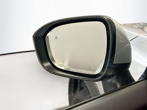 Used 2025 Nissan Rogue SV AWD/4WD image 16