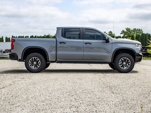 Used 2024 Chevrolet Silverado 1500 ZR2 AWD/4WD image 2