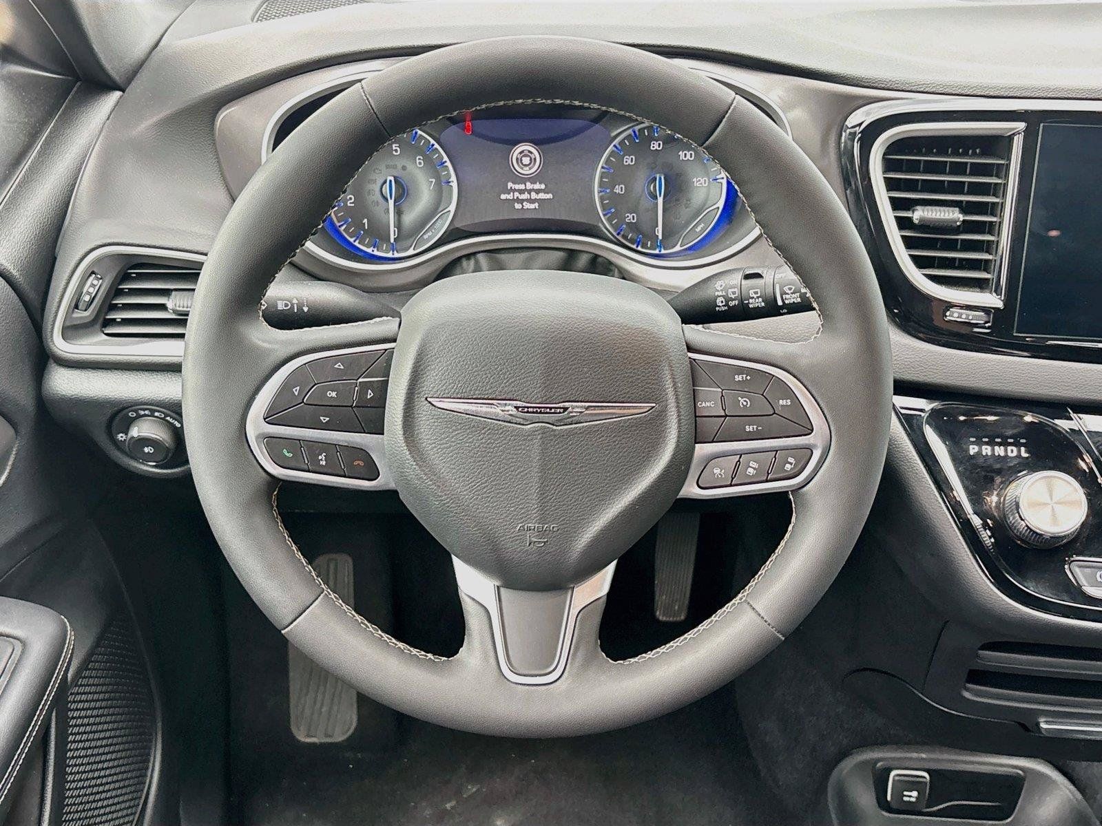 Certified 2025 Chrysler Pacifica Select FWD image 18