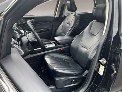 Used 2020 Ford Edge Titanium w/ Equipment Group 301A image 19
