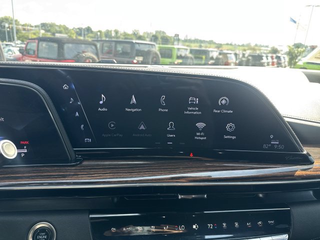 Used 2024 Cadillac Escalade ESV Premium Luxury RWD image 17
