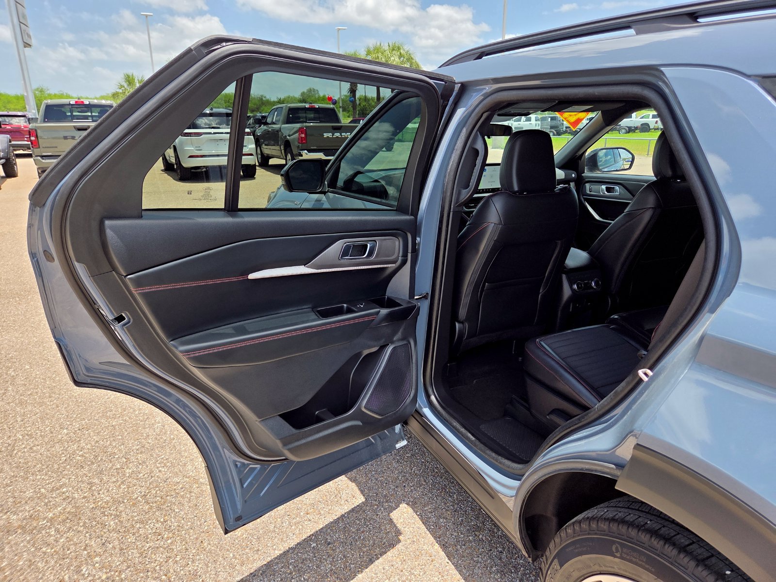 Used 2025 Ford Explorer ST-Line RWD image 13