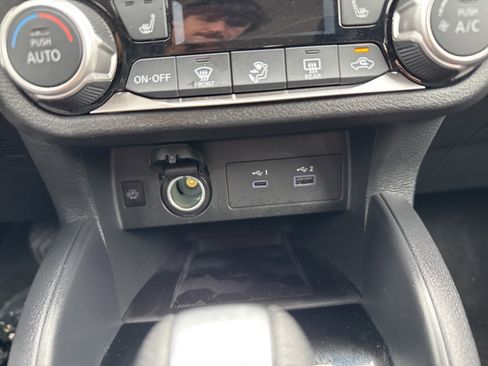 Used 2025 Nissan Versa SR image 28