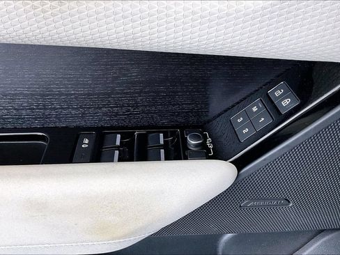 Used 2022 Land Rover Range Rover Velar R-Dynamic S AWD/4WD image 31