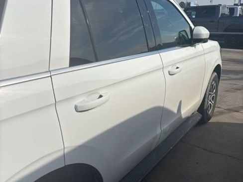 Used 2024 Ford Expedition XLT image 9