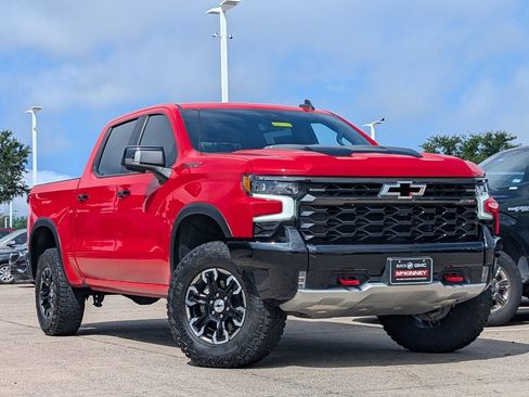 Used 2023 Chevrolet Silverado 1500 ZR2 w/ Technology Package AWD/4WD image 2