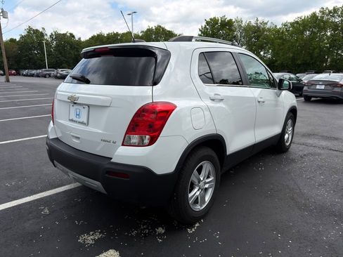 Used 2016 Chevrolet Trax LT w/ LT Sun and Sound Package FWD image 5