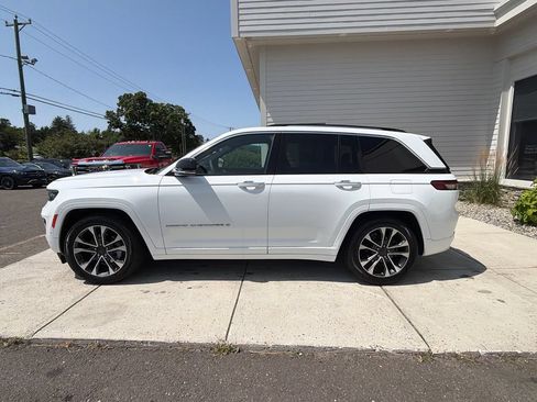 Used 2023 Jeep Grand Cherokee Overland AWD/4WD image 12
