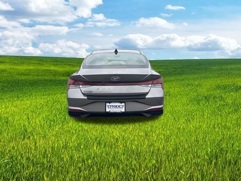 Used 2023 Hyundai Elantra SEL w/ Convenience Package FWD image 6