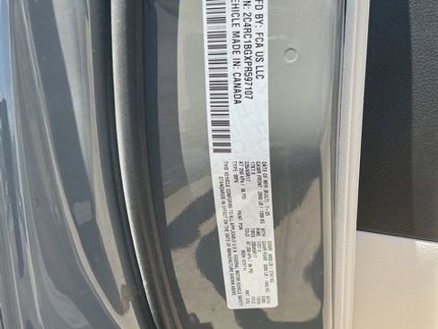 Used 2023 Chrysler Pacifica Touring-L FWD image 28